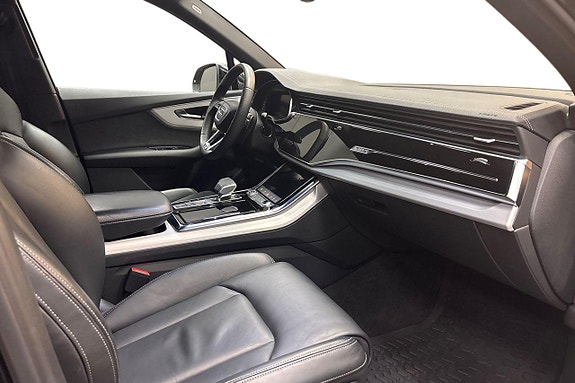 Audi Q7 12 of 17