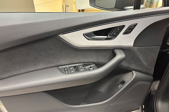 Audi Q7 17 of 17