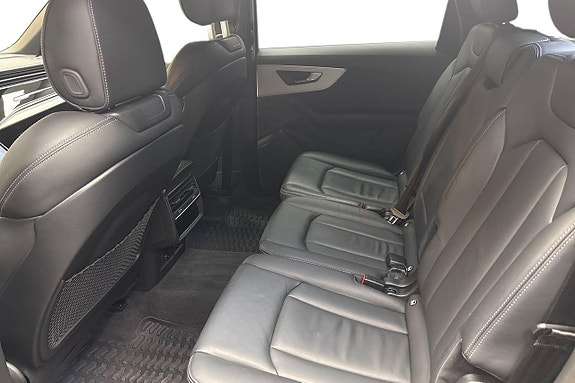 Audi Q7 10 of 17
