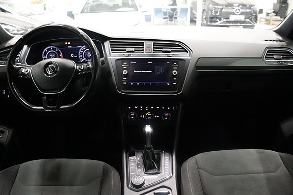 Volkswagen Tiguan 16 of 25