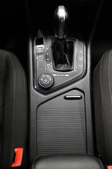 Volkswagen Tiguan 17 of 25