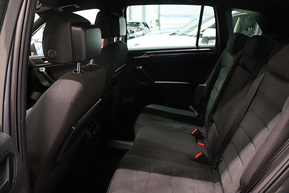 Volkswagen Tiguan 12 of 25