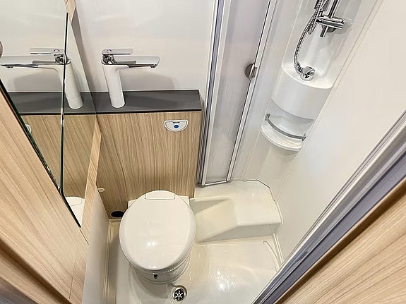 Sun Living S 72 DC / DEMOPRIS (Taksäng+Queenbed+TRUMA+3500kg) 28 of 30