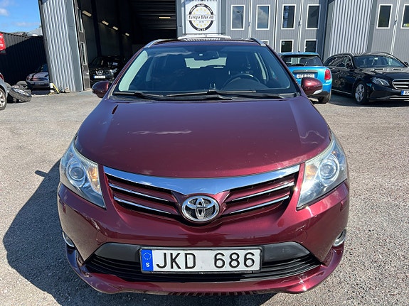 Toyota Avensis 2 of 5