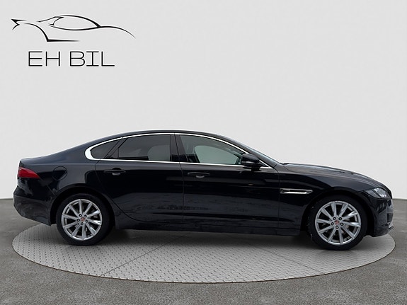 Jaguar XF 8 of 15