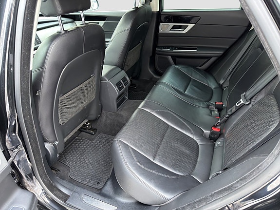 Jaguar XF 12 of 15
