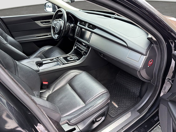 Jaguar XF 11 of 15