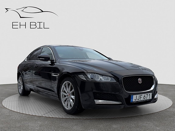 Jaguar XF 3 of 5