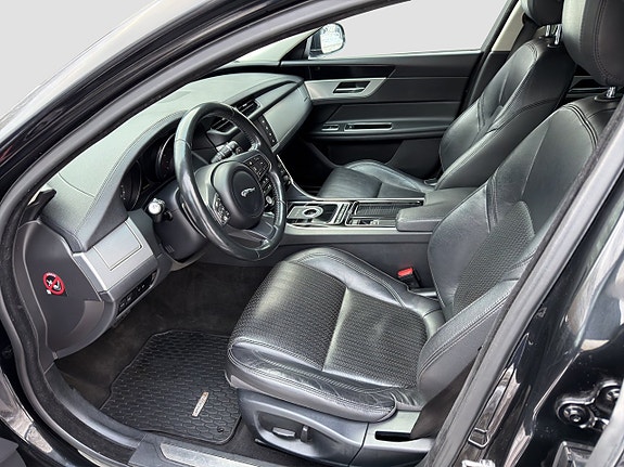Jaguar XF 9 of 15