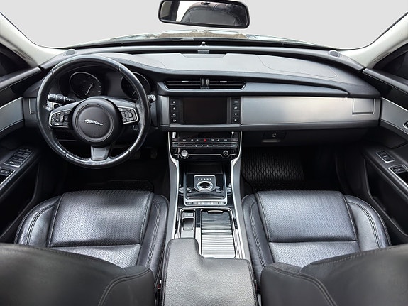 Jaguar XF 10 of 15