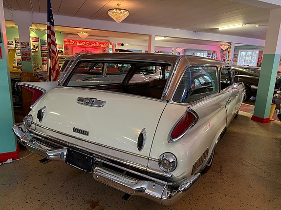 Chrysler New Yorker 2 of 5