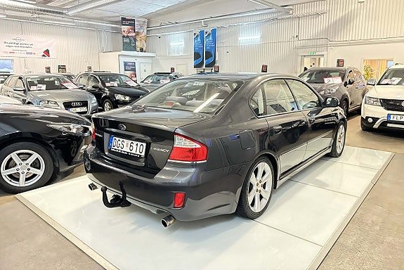 Subaru Legacy 7 of 12
