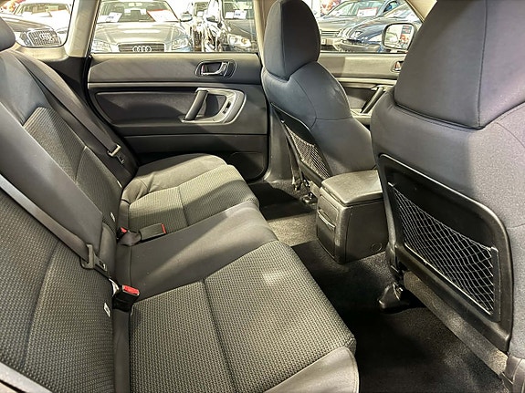 Subaru Legacy 11 of 12