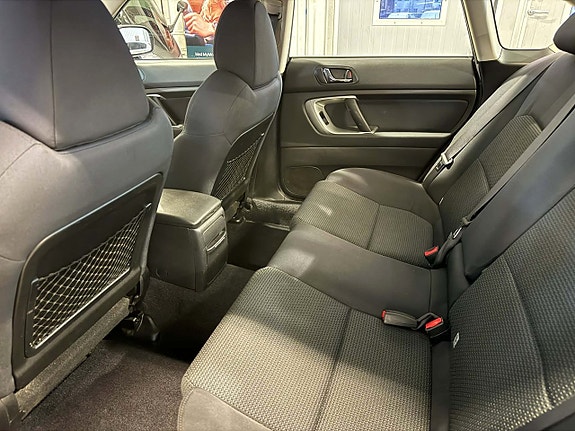 Subaru Legacy 9 of 12