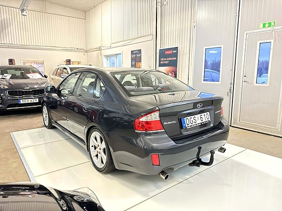 Subaru Legacy 5 of 12