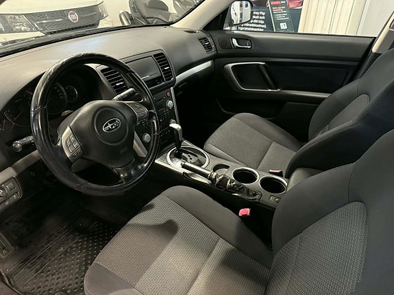 Subaru Legacy 8 of 12