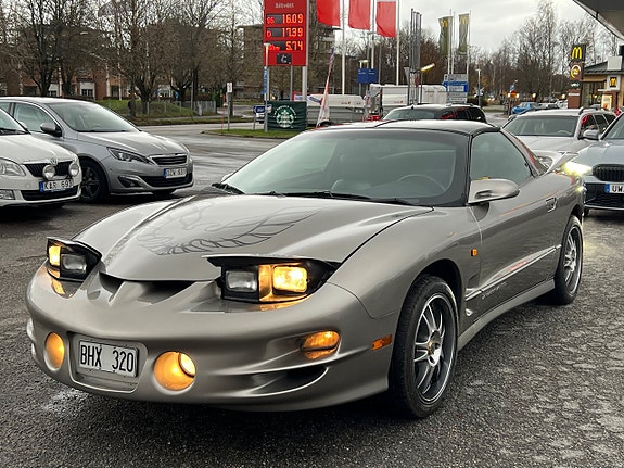 Pontiac Firebird 2 of 5