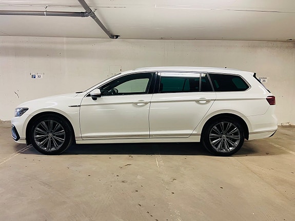 Volkswagen Passat 2 of 20