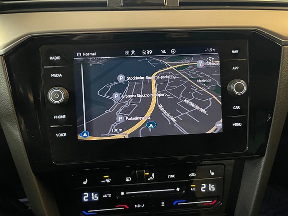 Volkswagen Passat 18 of 20