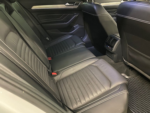 Volkswagen Passat 11 of 20
