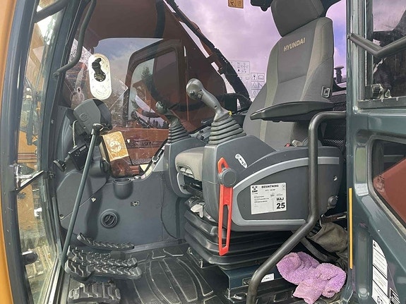 Hyundai Robex 300 LC-9 A 4 of 6