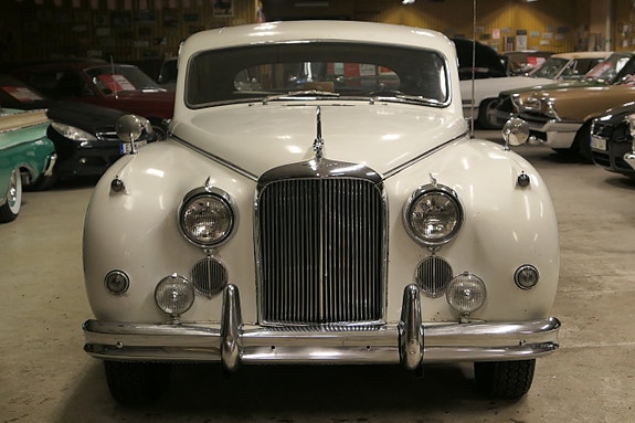 Jaguar Mark IX