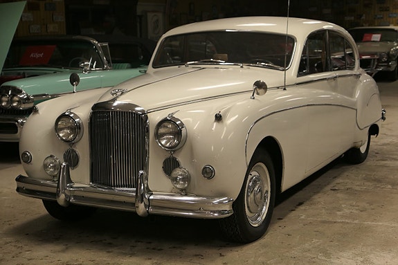 Jaguar Mark IX 6 of 22
