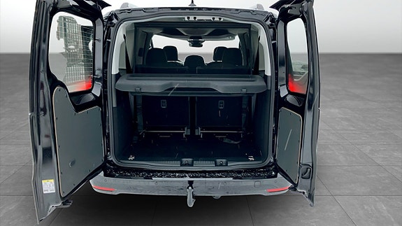 Volkswagen Caddy Maxi 12 of 12