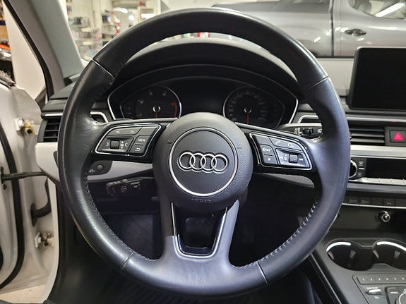 Audi A4 16 of 19