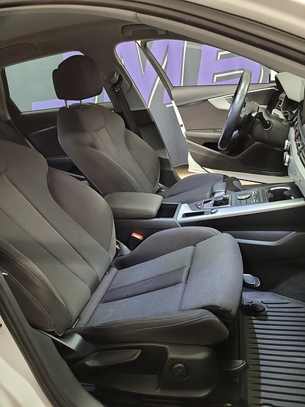 Audi A4 14 of 19