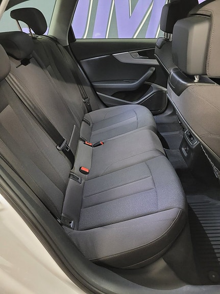 Audi A4 13 of 19