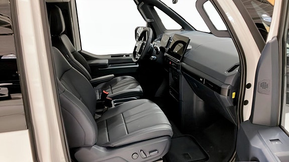 Kia PV5 3 of 9