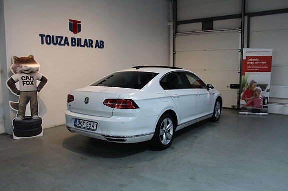 Volkswagen Passat 2 of 5