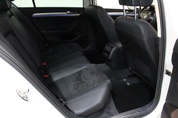 Volkswagen Passat 9 of 29