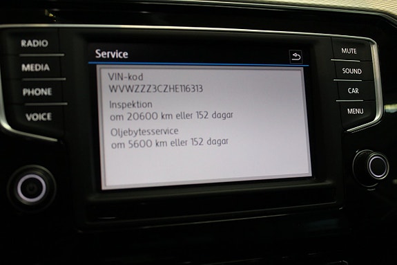 Volkswagen Passat 15 of 29