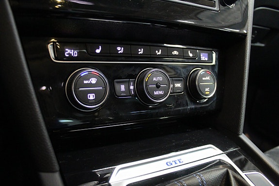 Volkswagen Passat 16 of 29