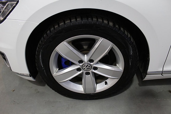 Volkswagen Passat 21 of 29
