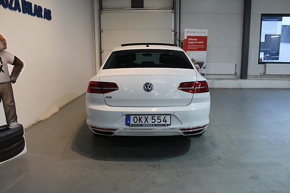 Volkswagen Passat 6 of 29