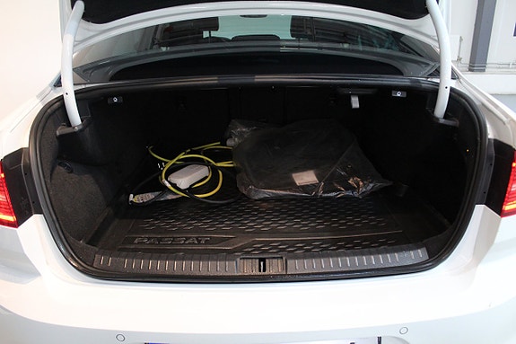 Volkswagen Passat 19 of 29