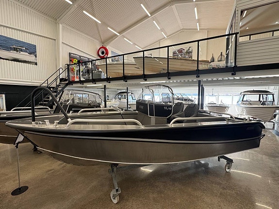 Arronet 18.5 SP med Suzuki DF115 BTGL STEALTH DESIGN 2 of 7