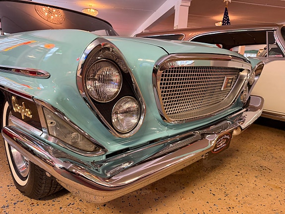 Chrysler Newport 2 of 5
