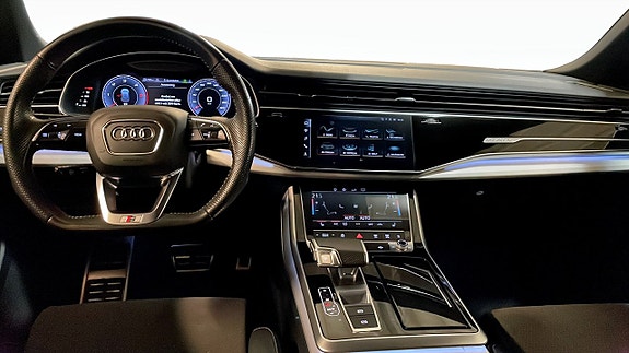 Audi Q8 10 of 17