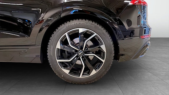 Audi Q8 6 of 17