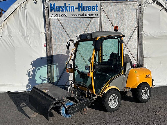 Stiga Titan 32H Redskapsbärare