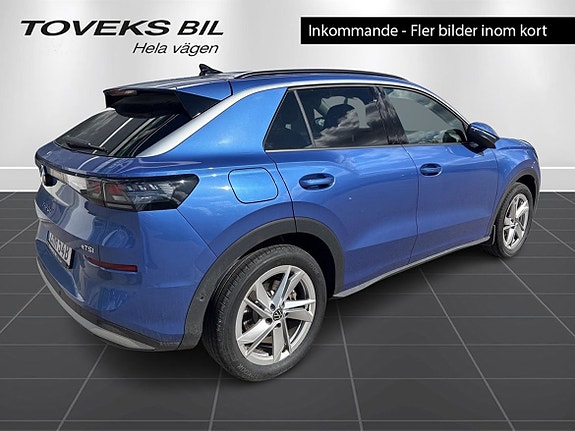 Volkswagen T-Roc 3 of 5