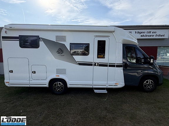 Knaus L!VE WAVE PLATINUM SELECTION 650 MEG 2 of 14