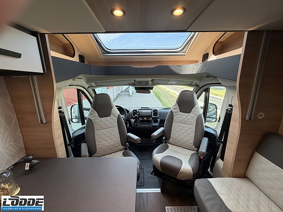 Knaus L!VE WAVE PLATINUM SELECTION 650 MEG 7 of 14
