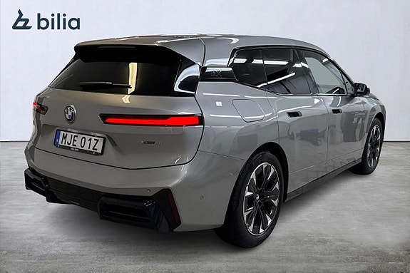 BMW iX 19 of 22