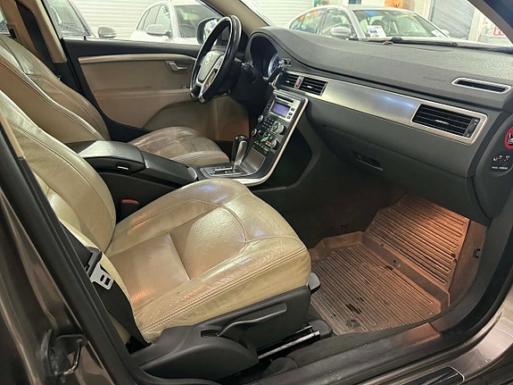 Volvo V70 9 of 17