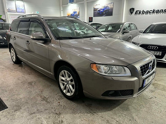 Volvo V70 3 of 5